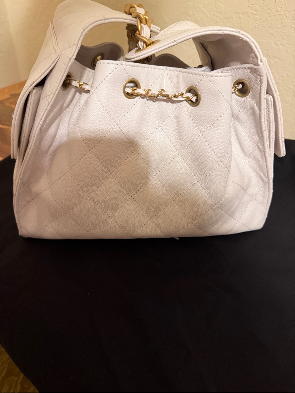 CHANEL 25 Hobo bag in white grained leather, small. - Picture 4 of 8